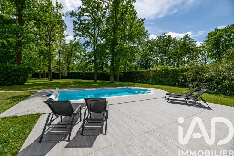 Maison 8 pièces 270 m² · à Lamorlaye · 270 m² · 995 000 €