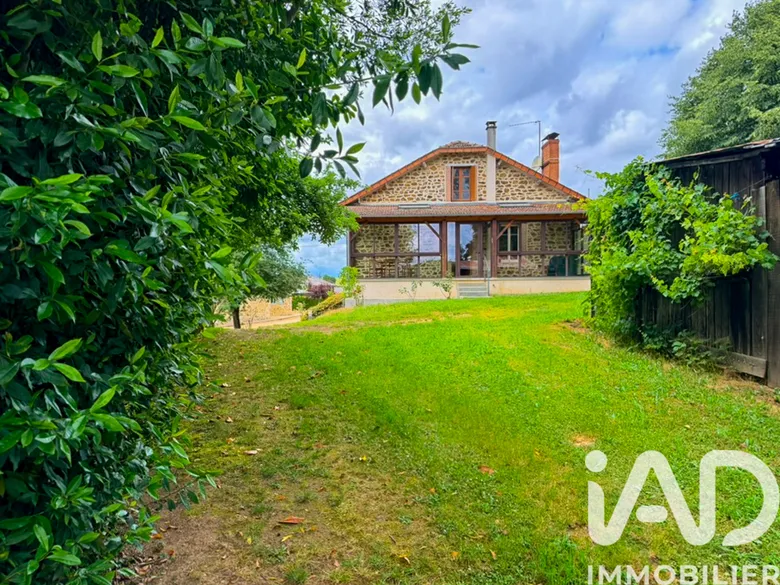 Maison 5 pièces 118 m² · à Bujaleuf · 118 m² · 157 000 €