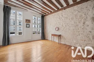 Apartment in Paris (75004)