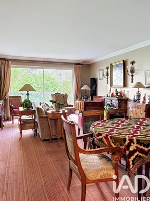 Apartment in Paris (75016)