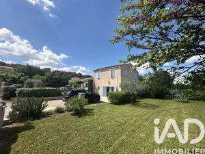Traditional house in Châteauneuf-de-Gadagne (84470)