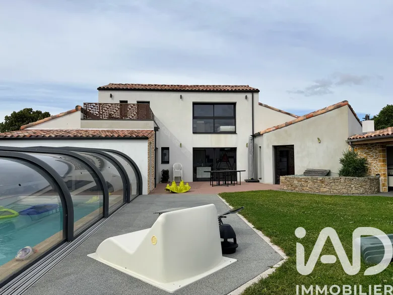 Maison 6 pièces 204 m² · à Aubigny-les Clouzeaux · 204 m² · 497 000 €