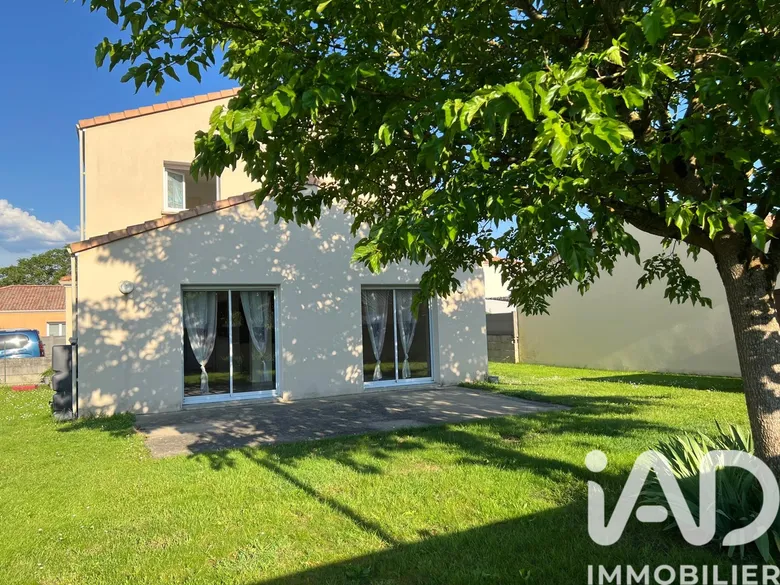 Maison 5 pièces 131 m² · à Port-Saint-Père · 131 m² · 349 900 €