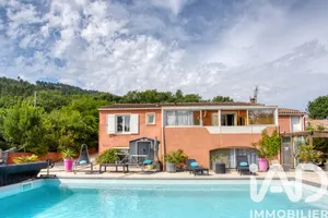 Maison à Les Mayons (83340)