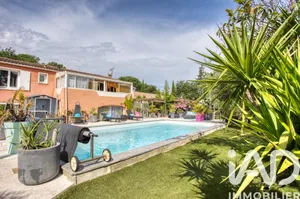 House in Les Mayons (83340)
