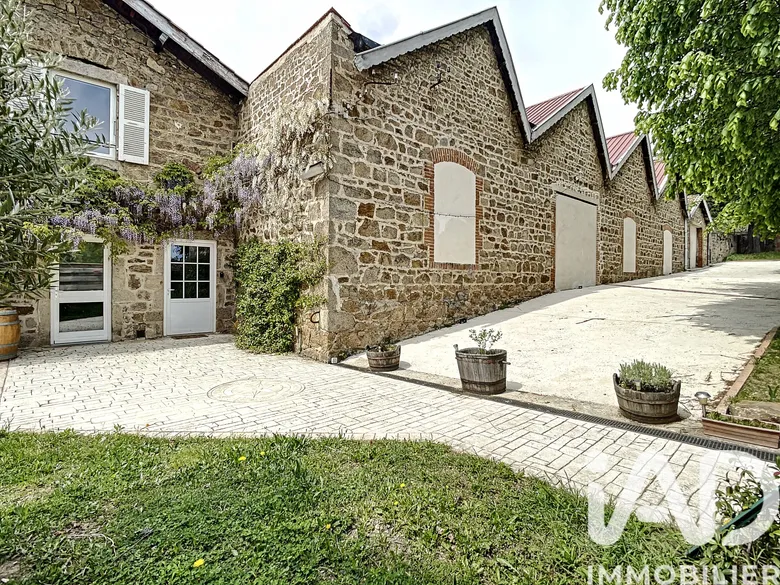 Maison 9 pièces 400 m² · à Véranne · 400 m² · 567 000 €