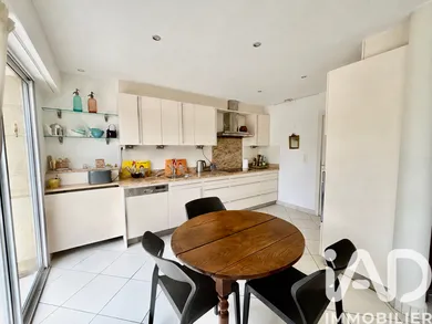 Townhouse in Bordeaux (33300)