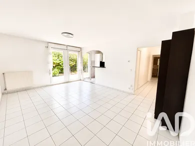 Apartment in Sainte-Geneviève-des-Bois (91700)