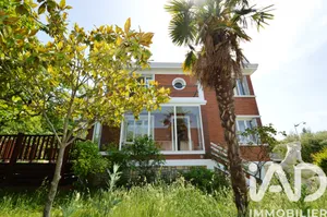 Mansion in Rueil-Malmaison (92500)