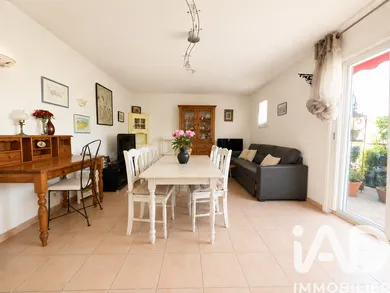 Apartment in Pertuis (84120)
