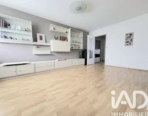 Apartment in Saint-Étienne (42100)