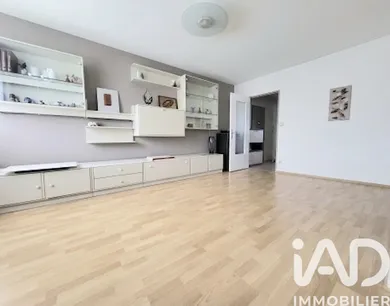 Apartment in Saint-Étienne (42100)