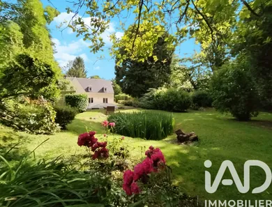 Architectural house in Crèvecœur-le-Grand (60360)