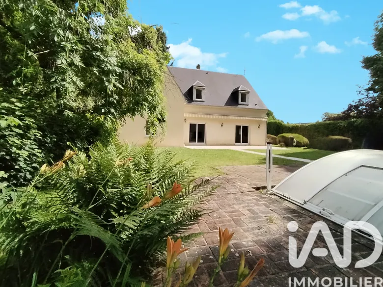 Maison 6 pièces 206 m² · à Crèvecœur-le-Grand · 206 m² · 469 500 €
