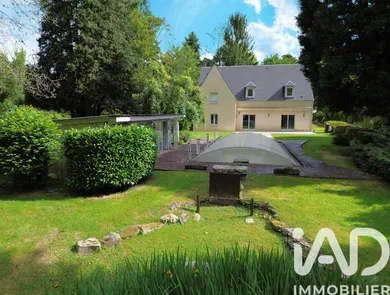Architectural house in Crèvecœur-le-Grand (60360)