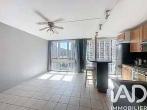 Apartment in Meudon-La-Foret (92360)