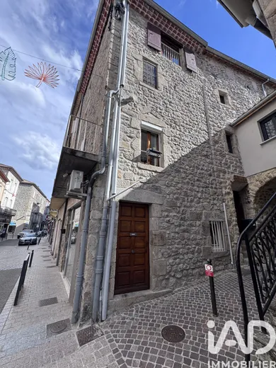Building in Vals-les-Bains (07600)