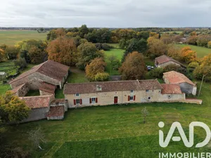 Longere in Sommières-du-Clain (86160)