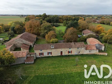 Longere in Sommières-du-Clain (86160)