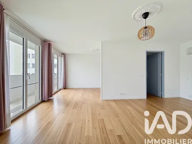 Apartment in Paris (75020)