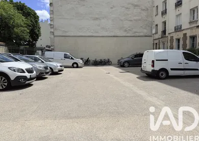 Parking in Paris (75010)