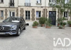Parking in Paris (75010)
