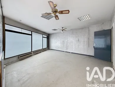 Commercial walls in Paris (75018)