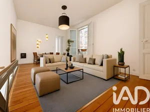 Apartment in Paris (75015)