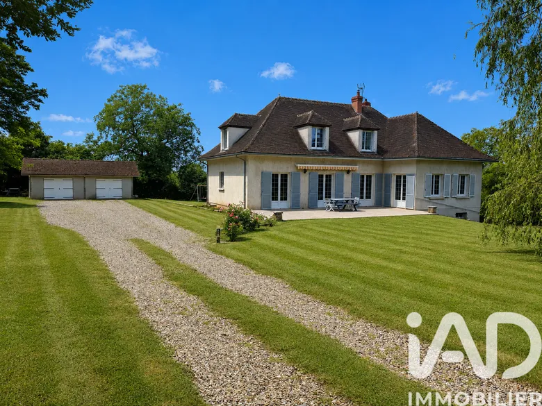 Maison 7 pièces 263 m² · à Saint-Martin-sur-Ocre · 263 m² · 370 000 €