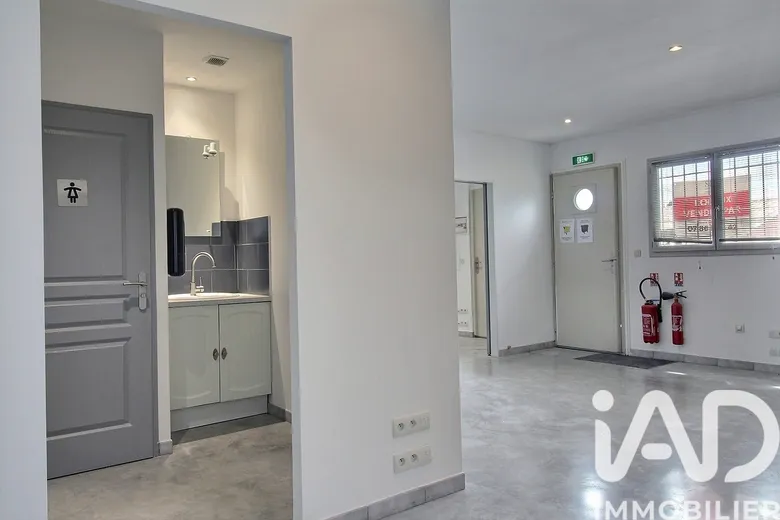 Local commercial 154 m² · à Vedène · 153,7 m² · 286 770 €