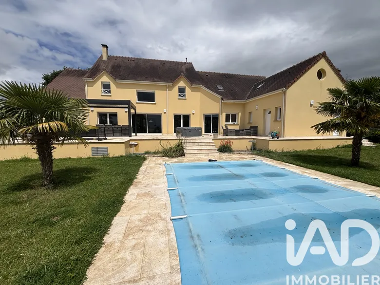 Maison 7 pièces 325 m² · à Manou · 325 m² · 530 000 €
