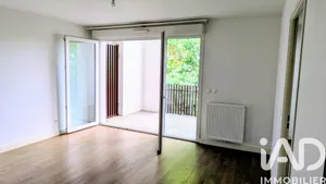 Apartment in Pessac (33600)