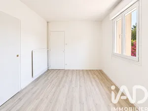 Apartment in Saint-Paul-Trois-Châteaux (26130)