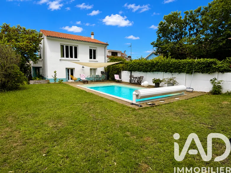 Maison 6 pièces 140 m² · à Mérignac · 140 m² · 596 000 €