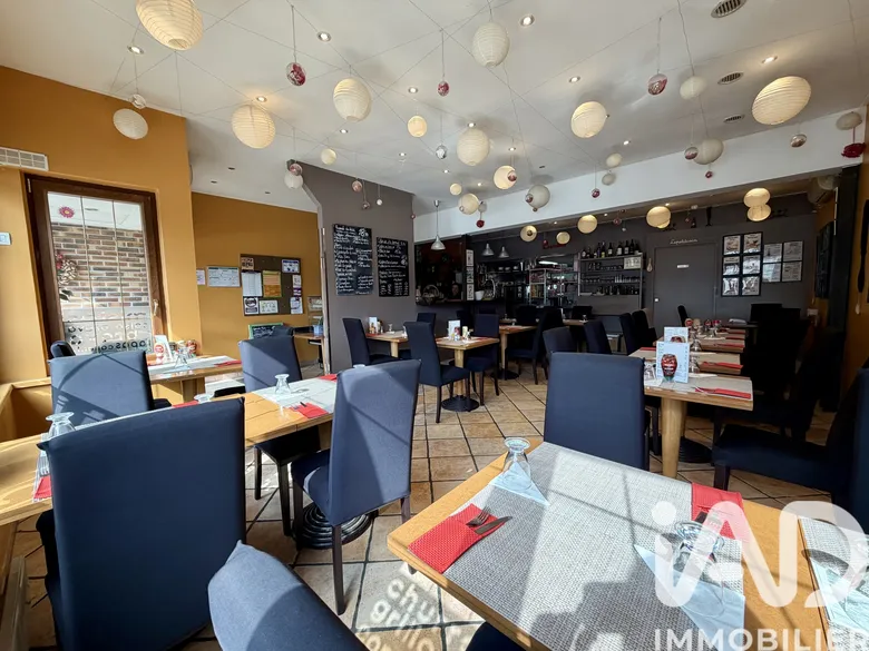 Local commercial 158 m² · à Villeneuve-le-Roi · 158 m² · 125 000 €