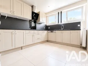 Apartment in Les Ulis (91940)