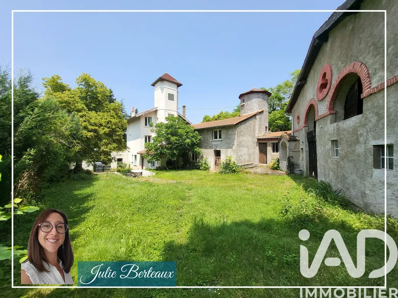 Maison 6 pièces 244 m² · à Saint-Just-Saint-Rambert · 244 m² · 388 000 €