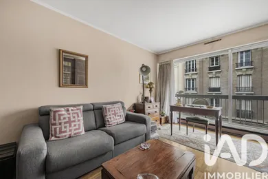 Apartment in Paris (75019)
