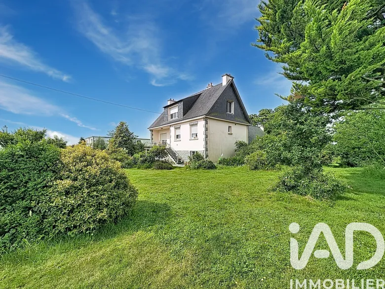 Maison 8 pièces 165 m² · à Inguiniel · 165 m² · 57 000 €