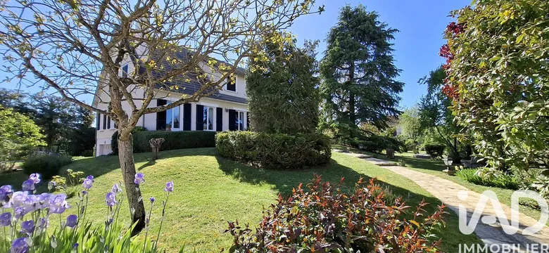 Maison 11 pièces 324 m² · à Villeneuve-sur-Yonne · 324 m² · 312 000 €