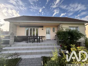 Traditional house in Pleurs (51230)