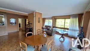 Apartment in Le Chesnay (78150)