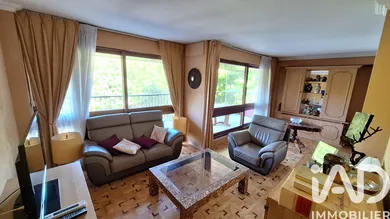 Apartment in Le Chesnay (78150)