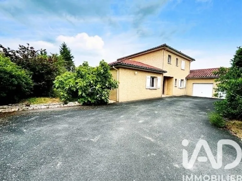 Maison 7 pièces 140 m² · à Montbrison · 140 m² · 320 000 €