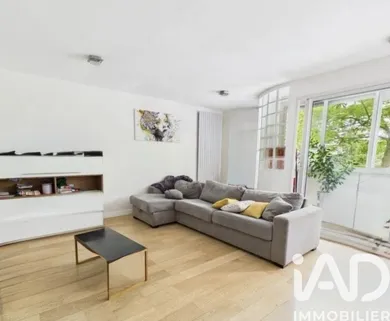 Apartment in Paris (75020)