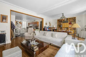 Apartment in Paris (75015)