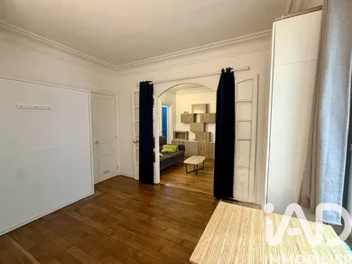 Apartment in Paris (75017)