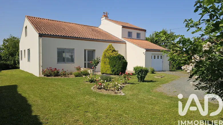 Maison 6 pièces 135 m² · à Saint-Philbert-de-Grand-Lieu · 135 m² · 275 000 €