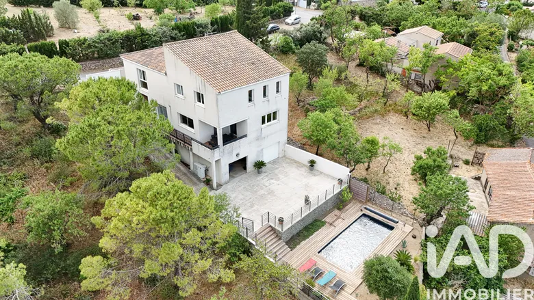 Maison 5 pièces 220 m² · à Bizanet · 220 m² · 475 000 €