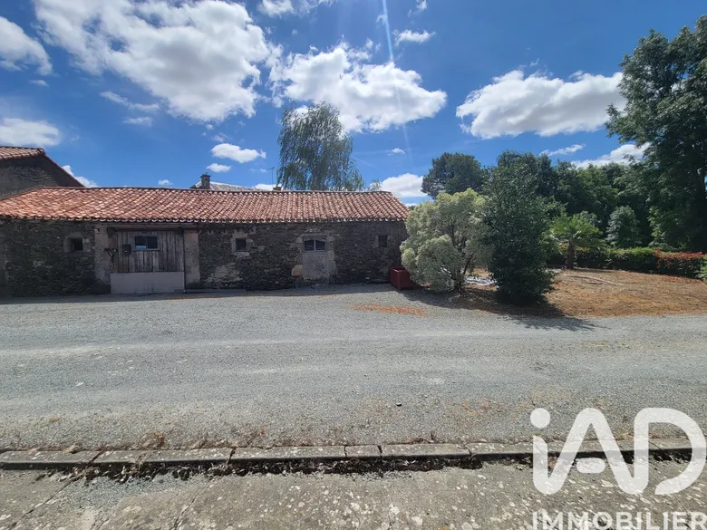 Maison 1 pièce 80 m² · à Réaumur · 80 m² · 19 500 €